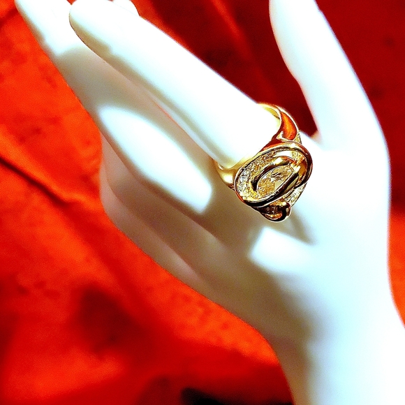 Love Knot Ring Statement Jewelry - Picture 3 of 14